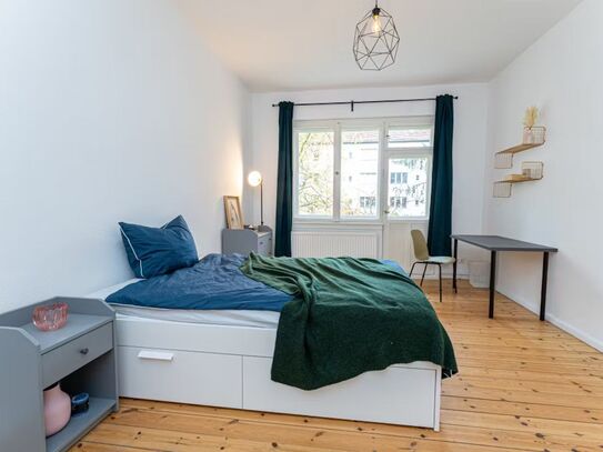 Schönes gemütliches Zimmer in der Friedrichsbrunner Straße mit Balkon in Berlin