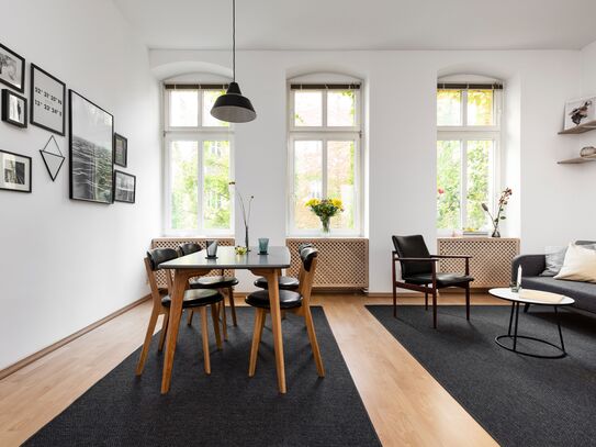 Minimalistisch-monochromes Apartment in Berlin Mitte