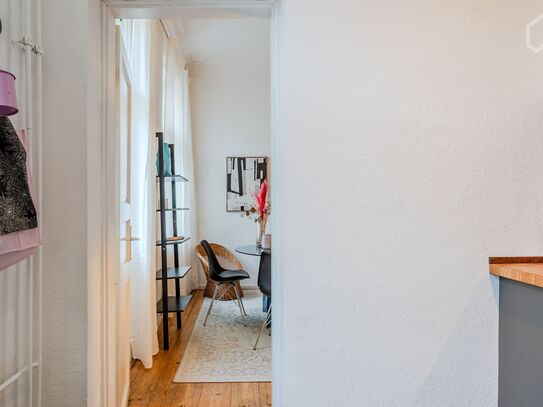 Modern, cosy and spacious typical Altbau home in prime Location