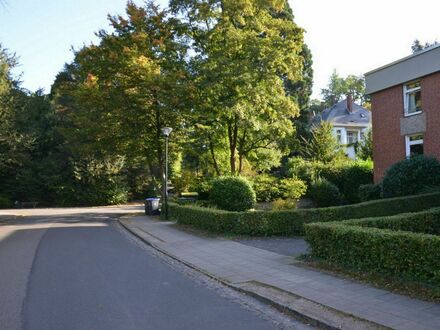 Geräumige, sonnige Wohnung in Villenlage,verkehrsgünstig gelegen | Sunny large flat in best villa location,conveniently…