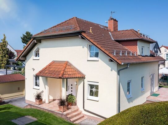 Schickes und großartiges Einfamilienhaus mit 6 Zimmer udn grossen Garten