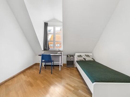 Schönes gemütliches Zimmer in der Heerstraße mit Terrasse in Berlin