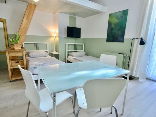 Modern Loft (35 m²) on the Ground Floor — Fully Furnished, No Deposit, Cleaning Service, City Registration!