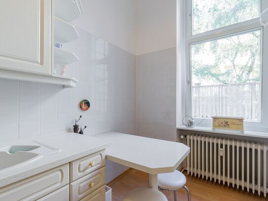 Modern, bright and quiet apartment with balcony in Moabit