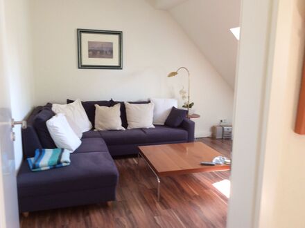 Helle, moderne Wohnung mit Wohnzimmer in Rheinnähe | Bright, modern apartment with living room close to the Rhine