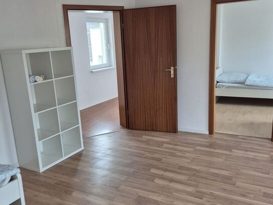 Helle 3 Zimmer Wohnung auf Zeit für max. 5 Personen in Halle