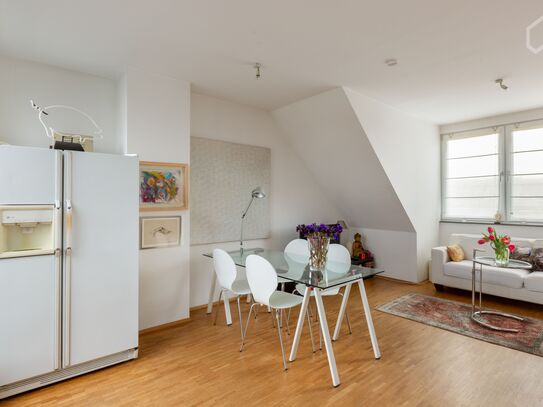 Beautiful 2-room Apartment with sunny roof terrace conveniently located