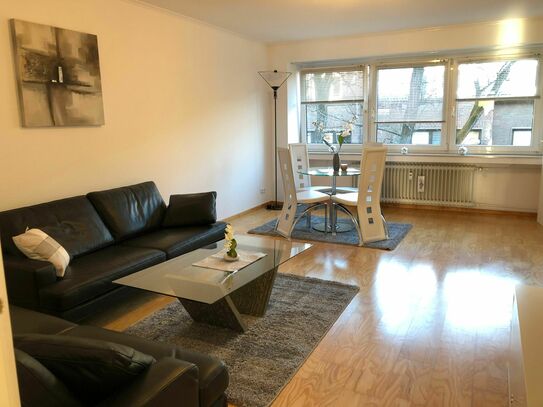 Liebevoll Stilvolle voll möblierte 2-Zimmer- Wohnung mit Balkon und Einbauküche in Düsseldorf