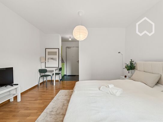 NEW Modern Studio with Balcony directly at Alexanderplatz, Berlin