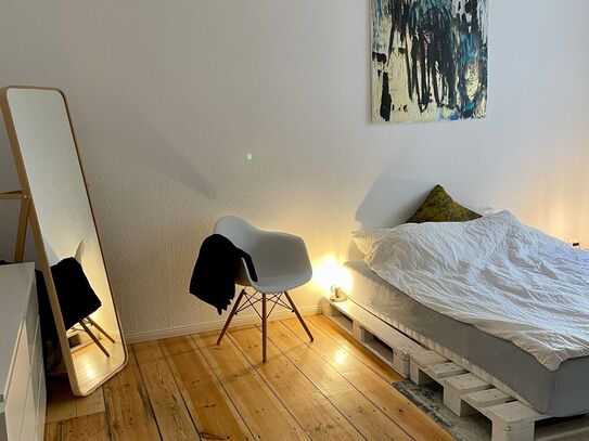 Sunny, modern "Altbau" apartment in prime location