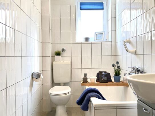 Perfect for Business Travelers: Stylish 2-Room Apartment with Balcony & Parking – Central & Quiet, Dusseldorf - Amsterd…