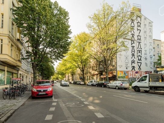 Wonderful sunny apartment in listed building in Kreuzberg