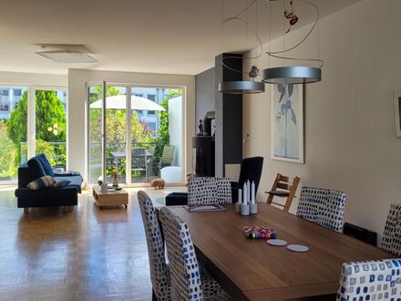 Großzügige, lichtdurchflutete 4-Etagen-Wohnung im Townhouse in ruhiger Lage mit Seeblick Nähe Ostkreuz | Spacious, ligh…