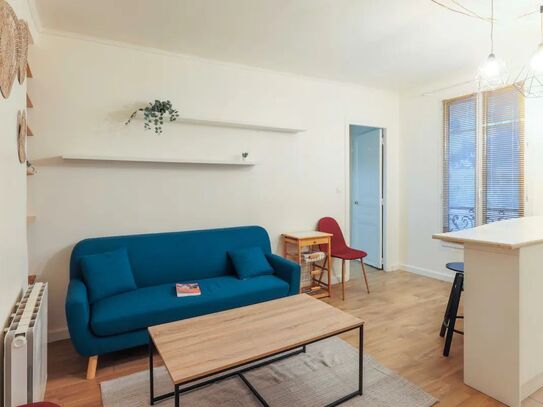 Urban Oasis: Cozy Apartment in the Heart of Paris's 19th Arrondissement