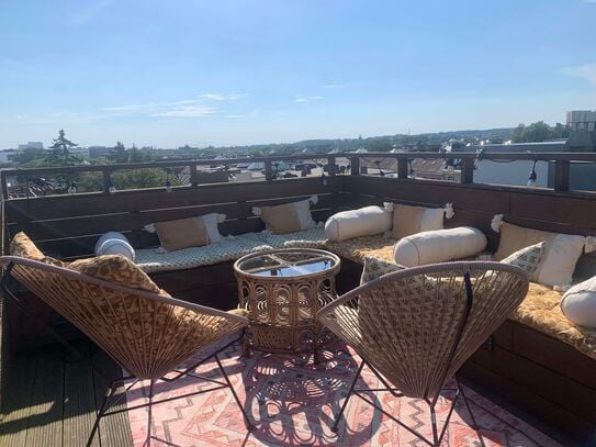 Newly furnished penthouse with rooftop terrace in Hamburg