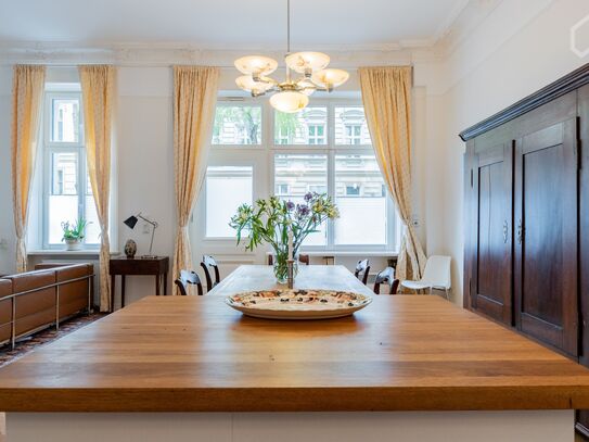 Beautiful and spacious refurbished 1920s-apartment with terrace in Charlottenburg