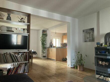 Vollmöblierte 3 Zi-Wohnung für einjährige Miete Inmitten von Frankfurt Bornheim, direkt am Günthersburgparks, ideal an…