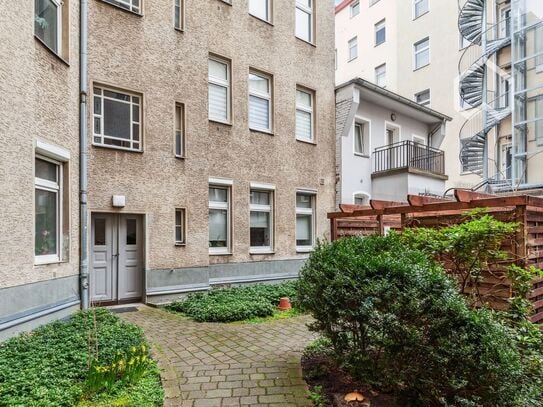 Beautiful, bright, quiet flat directly on the Landwehr Canal, Berlin - Amsterdam Apartments for Rent