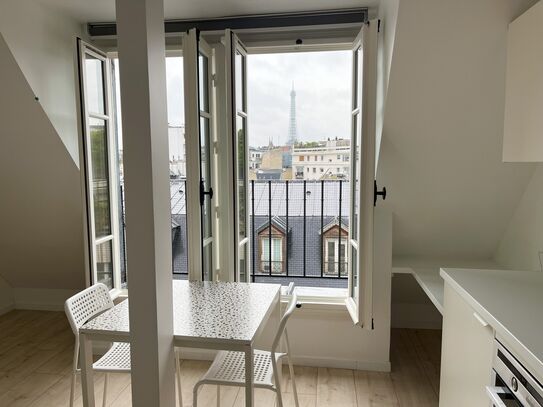 Charming Studio with Eiffel Tower View in La Muette, Paris 16th