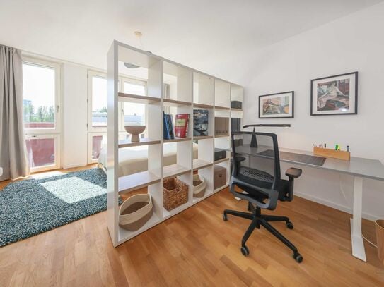 Spacious, very bright 4-room apartment in a central Charlottenburg location