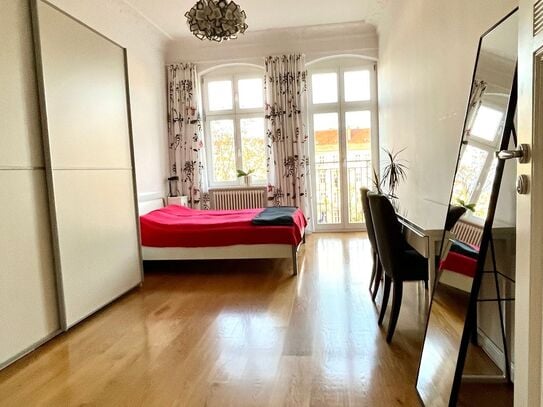 Fully furnished, modern 2-room apartment with balcony, in a well-kept front building, conveniently located near Schönha…