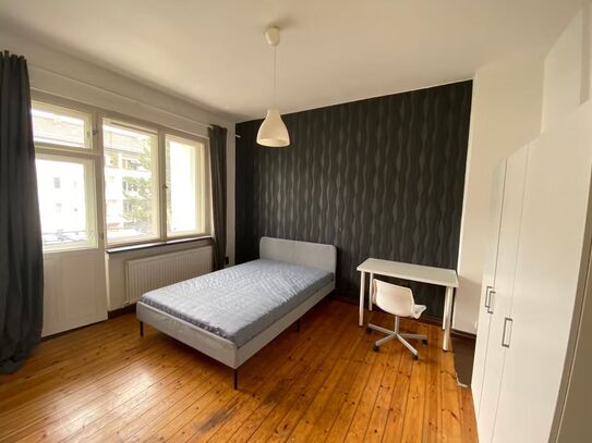 Schönes gemütliches Zimmer am Treseburger Ufer mit Balkon in Berlin