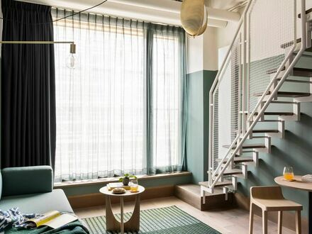 Modernes Apartment Mezzanine (mit 2 Betten oder einer Couch) inklusive Außenpool, Co-Working und Fitnessstudio in Münch…