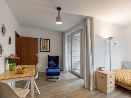 Modernes Apartment, hochwertig möbliert, in gepflegter Anlage mit Sonnenbalkon & Tiefgarage, WLAN | Furnished ,modern a…