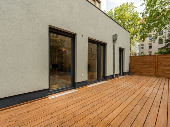 Spacious 2 Bedroom Apartment with Private Garden + Patio located in safe inner courtyard in Berlin