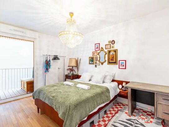 Fashionable & nice suite in quiet street