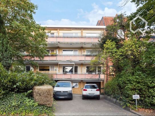 Well connected, lovely 2 room apartment with brilliant layout, balcony and view into the green garden.