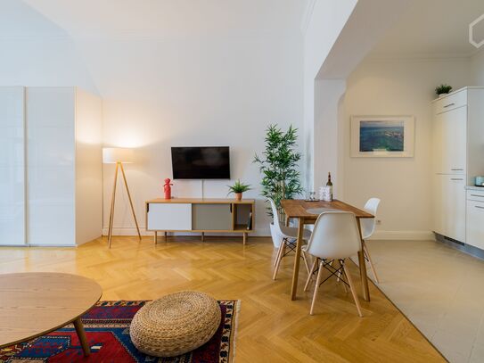 Spacious bright apartment in the centre of Charlottenburg