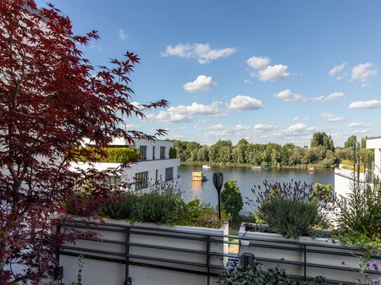 Helle Wohnung mit Seeblick und grosser Terrasse in ruhiger zentraler Lage auf Stralau