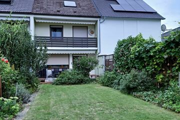 Reihenmittelhaus mit 110 qm Wohnfläche mit Garten. Gute Infrastruktur und Verkehrsanbindung