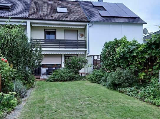 Reihenmittelhaus mit 110 qm Wohnfläche mit Garten. Gute Infrastruktur und Verkehrsanbindung