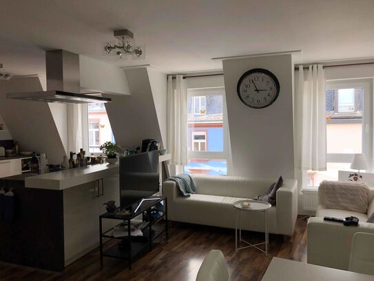 WG-ZIMMER: Häusliches, liebevoll eingerichtetes Studio Apartment in Frankfurt am Main