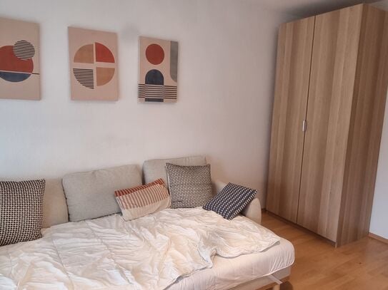 Fully Furnished, Very Modern and Bright Studio Apartment in Frankfurt am Main with Parking Space