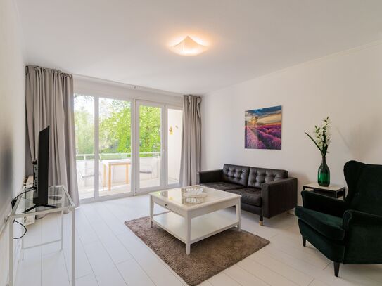 Beautiful Apartment With Balcony Located Directly Across From Charlottenburg Palace