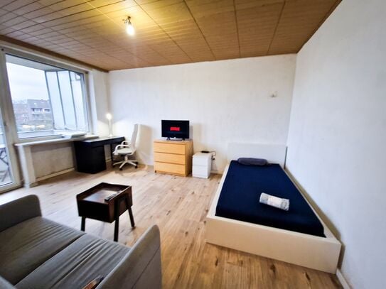 Helles & stilvolles Privates Zimmer mit Balkon in WG in Düsseldorf