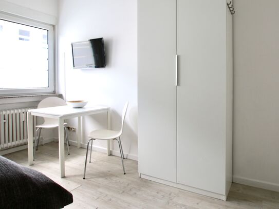 Bright 1-room apartment at Friesenplatz