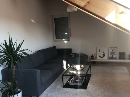 Wunderschöne, helle und vollständig eingerichtete Dachgeschosswohnung | Cozy, great and furnished home in Frankfurt am…
