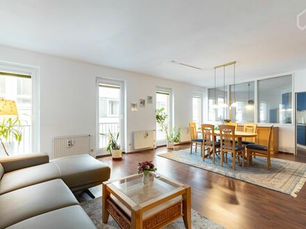 Geräumige 2-Raum-Wohnung mit kleiner Terrasse und Tiefgaragenstellplatz in Bremen-City