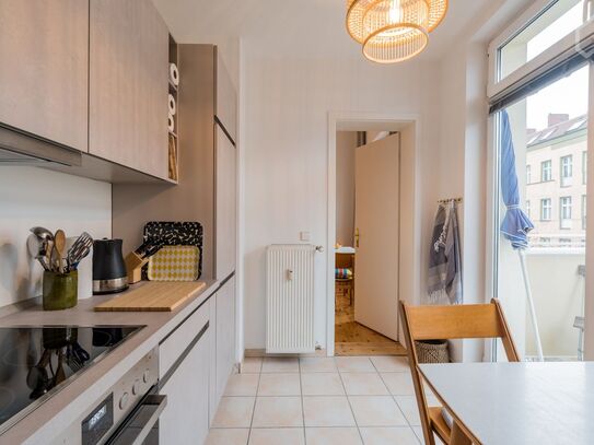 Charming and bright apartment in vibrant Friedrichshain,,, close to the bay, with balcony facing south in a historical…