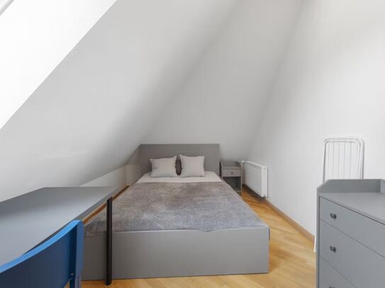 Schönes gemütliches Zimmer in der Heerstraße mit Balkon in Berlin