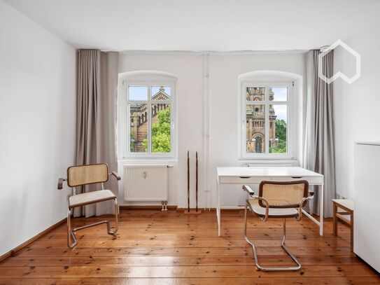 Charmante Altbauwohnung mit Blick auf die Zionskirche im Herzen Berlins