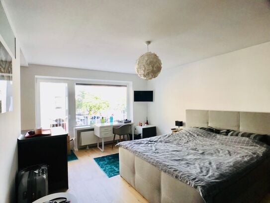 Redeveloped suite & balcony in Düsseldorf-Pempelfort