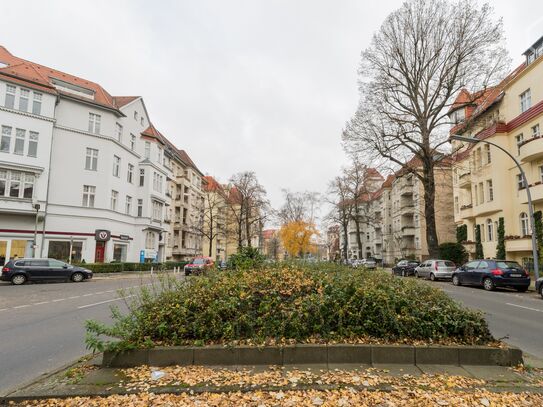 Quiet top floor apartment in an attractive living area of Berlin.