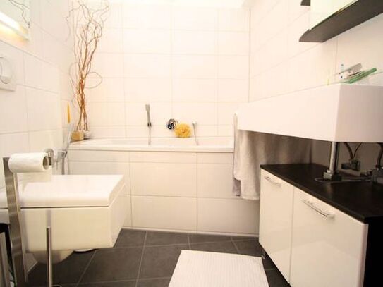 Quiet, high-quality 3 room apartment in Schwabing-West