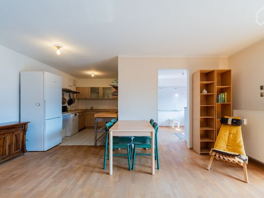 Quiet, bright apartment in Wilmersdorf (with parking space)