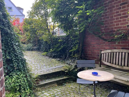 Homely, quiet studio apartment in a quiet residential area, close to the city. 3 stops to main station, Koln - Amsterda…